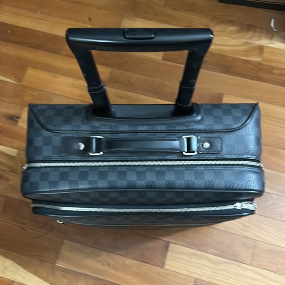 Louis Vuitton pilot carry on - Picture 2 of 3